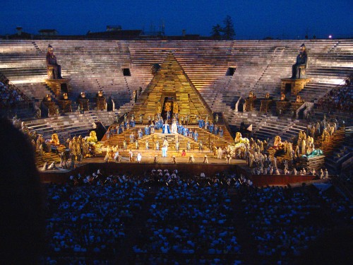 Arena_di_Verona_AIDA_von_Giuseppe_Verdi.jpeg