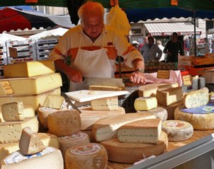 20080823-100914_marche_stand_fromage.jpg